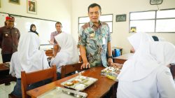 Ahmad Luthfi Pantau Langsung Penerimaan Siswa Jalur Kemitraan di Temanggung