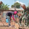 Anggota TNI dan Warga Desa Wanarata Garap RTLH