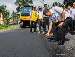 Jalan Parakan-Patean yang Dikeluhkan Diaspal Ulang Setelah 15 Tahun