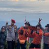Personel Polres Tegal Tancapkan Semangat Bhayangkara di Puncak Gununt Slamet
