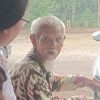 Mbah Watmo, Puluhan Tahun Jadi Relawan Pemungut Sampah di Candi Batur Pemalang