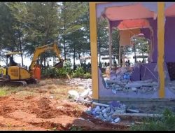 Puluhan Tempat Karaoke dan Kafe di Pantai Sigandu Dibongkar Paksa