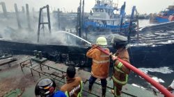 Kebakaran Kapal di Pelabuhan Pelindo Tegal Berhasil Dipadamkan