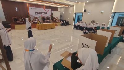 Safa dan Farah Terpilih Ketua dan Wakil Ketua OSIS SMP Al Irsyad Tegal