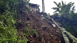 Longsor Tebing di Wanatirta Brebes Rusak Rumah Warga, Satu Lainnya Terancam