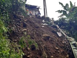 Longsor Tebing di Wanatirta Brebes Rusak Rumah Warga, Satu Lainnya Terancam