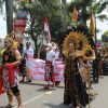 Tari Ronggeng Nyentrik dan Pencak Silat Universitas Bhamada Slawi Meriahkan Karnaval Kemerdekaan  