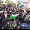 Tutup Jalur Pantura, Massa Lempari Batu Gedung DPRD Batang