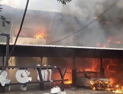 Demo Rucih, Gedung DPRD dan Kantor Wali Kota Pekalongan Dibakar