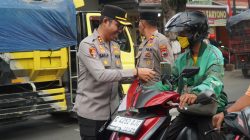 Gencarkan Semangat Nasionalisme, Polres Tegal Bagi 100 Bendera Merah Putih
