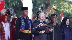 Kenakan Pakaian Adat Kalimantan, Bupati Brebes Pimpin Upacara HUT RI