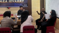 Wujudkan Layanan Tanpa Batas, Personel Polres Tegal Dilatih Bahasa Isyarat