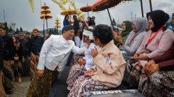 Wisatawan Terpukau Ritual Potong Rambut Gimbal di Dieng Culture Festival 2025