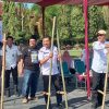 Sejumlah Pejabat Tertantang Main Egrang, Nandang Indradani Paling Jago