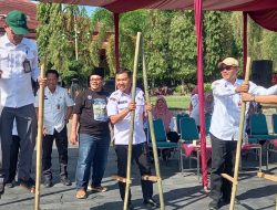 Sejumlah Pejabat Tertantang Main Egrang, Nandang Indradani Paling Jago