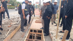 Bupati Tegal Temukan Sedimentasi di Saluran Drainase Lama Jalan Gajah Mada 