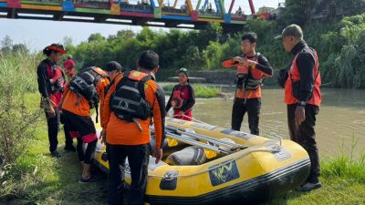 Buat Konten Loncat dari Atas Jembatan, Dua Orang Tenggelam di Sungai Gung