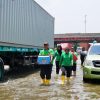 Sopir Truk Lega Dapat Bantuan Makan dari Pemprov Jateng Setelah Dua Hari Terjebak Banjir