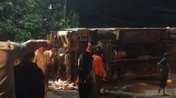 Bus Rombongan Hajatan Tabrak Truk Batu Bara di Tikungan Balekambang Brebes, Lalu Lintas Macet 2 Jam