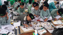 Ribuan Siswa TK Membatik Bersama Bunda PAUD Kabupaten Tegal