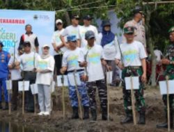 8.000 Pohon Bakau dan Cemara Laut Ditanam di Ekosistem Mangrove