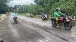 Berbahaya, Jembatan Perbatasan Srengseng-Jatilaba Margasari Nyaris Terbelah Dua