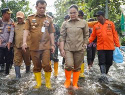 Gubernur Ahmad Luthfi Tinjau Korban Banjir di Genuk, Pastikan Bantuan Tersalurkan Tepat