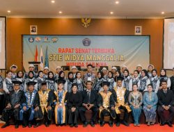 Paduan Suara STIE Widya Manggalia Brebes Meriahkan Wisuda Sarjana Ke 21