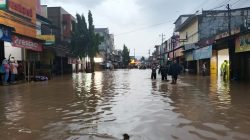 Banjir Rendam Jalur Kota Bumiayu, Jalan Diponegoro Ditutup, Arus Kendaraan Dialihkan ke Lingkar Bumiayu