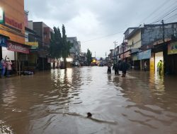 Banjir Rendam Jalur Kota Bumiayu, Jalan Diponegoro Ditutup, Arus Kendaraan Dialihkan ke Lingkar Bumiayu