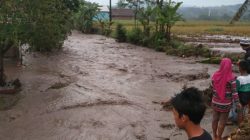Banjir Belum Surut, Akses Jalan Utama Desa Adisana Bumiayu Lumpuh Total