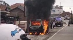 Minibus Baru Keluar dari SPBU Linggapura Brebes Mendadak Terbakar, Dua Orang Alami Luka Bakar
