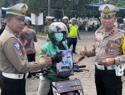 Ratusan Pengendara di Tegal Ditegur Tak Berhelm