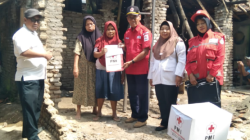 Rumah Waridah Roboh, PMI Kabupaten Tegal Salurkan Bantuan