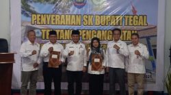 Bupati Tegal Lantik Dua Anggota Dewas Perumda Air Minum Tirta Ayu