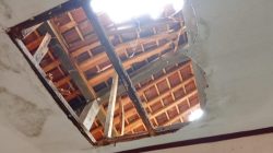 Atap Tiga Ruang Kelas di SDN Banjaran 1 Salem Ambruk, Siswa Terpaksa Belajar Bergantian