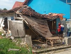 Rumahnya Roboh, Ratimah Terpaksa Mengungsi