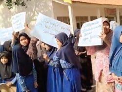 Wali Murid Demo Tolak Rencana Sekolah Dialihfungsi Menjadi Dapur MBG