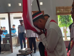 Tiga Napi Terorisme Menangis Saat Cium Bendera Merah Putih