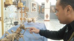 Coba Tebak, Kerajinan Siswa SMK 2 Adiwerna Ini, Berbahan Apa?