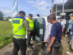 Waduh, Mobil MBG Terguling di Kedungwuni Gegara Hilang Kendali