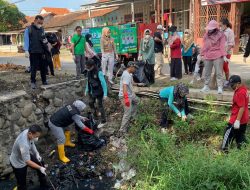 Cegah Banjir Sidaharja, Anggota DPRD Ini Bersihkan Sungai Selokan