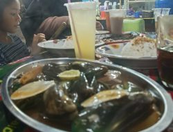 Kuliner Malam Slawi, Lezatnya Bancakan Seafood Segar