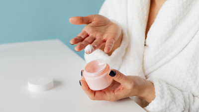 Kulit Jadi Sensitif Setelah Eksfoliasi? Ini Moisturizer Aman Dipakai