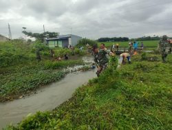 TNI Lakukan Bersih Sungai Banger, Antisipasi Banjir