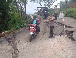 Jalan Raya Batunyana-Danasari Amblas 1 Meter, Warga Diminta Berhati-hati