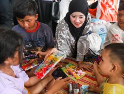 Ning Nawal Beri Perhatian Anak Korban Banjir Pati