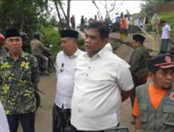 Penanganan Jalan Amblas di Desa Gunungjati Dilakukan Bertahap, Pemkab Tegal Siapkan Rp500 Juta Untuk Perbaikan