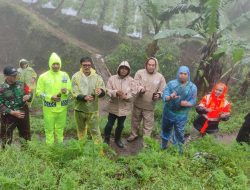 Cegah Longsor, 15.000 Bibit Pohon Ditanam di Bukit Gondang