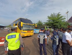 Satlantas dan Dishub Inspeksi Bus di Terminal Dukuhsalam